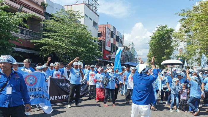 DEMO - Peringatan hari Buruh International atau May Day di Taman Kesatuan Bangsa (TKB) kota Manado, provinsi Sulawesi Utara (Sulut), berlangsung semarak, Senin (4/5/2026).