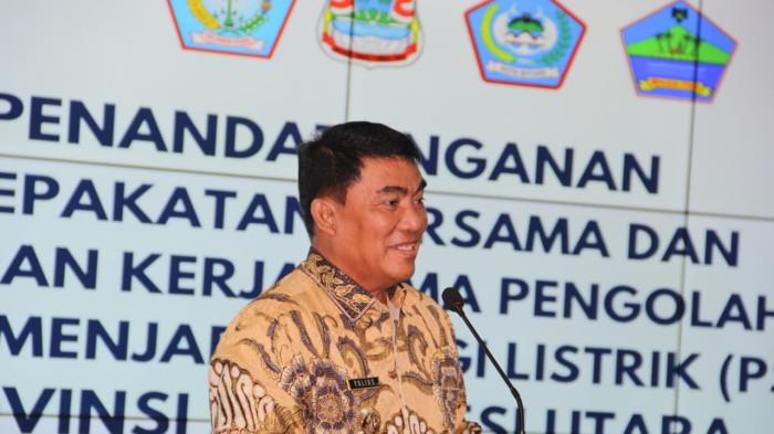 DPRD - Fakta menarik terungkap dalam rapat paripurna DPRD Provinsi Sulawesi Utara saat Panitia Khusus (Pansus) membahas Laporan Keterangan Pertanggungjawaban (LKPJ) Gubernur Tahun Anggaran 2025, Senin (13/4/2026). Dalam pembahasan tersebut, terungkap gaya kepemimpinan Gubernur Yulius Selvanus yang dinilai konsisten menerapkan efisiensi anggaran, bahkan dimulai dari dirinya sendiri.