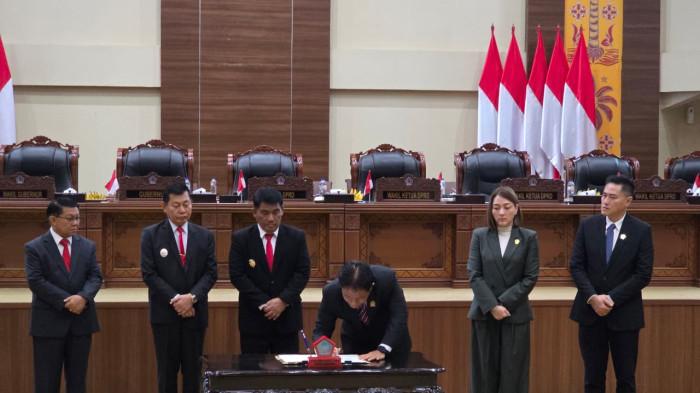 LKPJ - DPRD Provinsi Sulawesi Utara menggelar Rapat Paripurna dalam rangka penyampaian rekomendasi DPRD atas Laporan Keterangan Pertanggungjawaban (LKPJ) Gubernur Sulut Tahun 2025, sekaligus penyampaian laporan kinerja alat kelengkapan DPRD dan laporan pelaksanaan reses masa persidangan kedua tahun 2026.