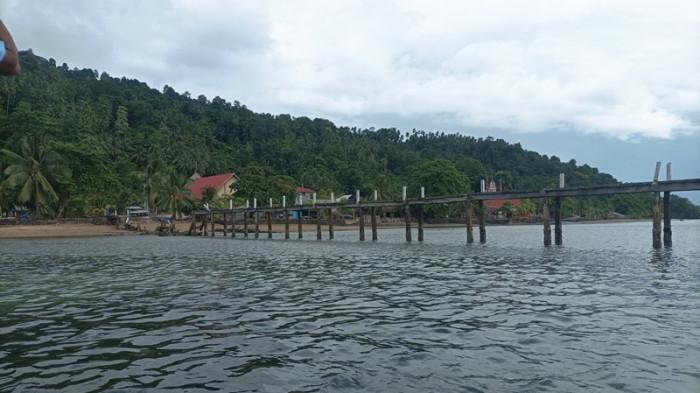 RUSAK - Dermaga di Kelurahan Manado Tua II, Kecamatan Bunaken kepulauan, Kota Manado, Provinsi Sulut rusak parah. 
Akibatnya mobilisasi warga terganggu.