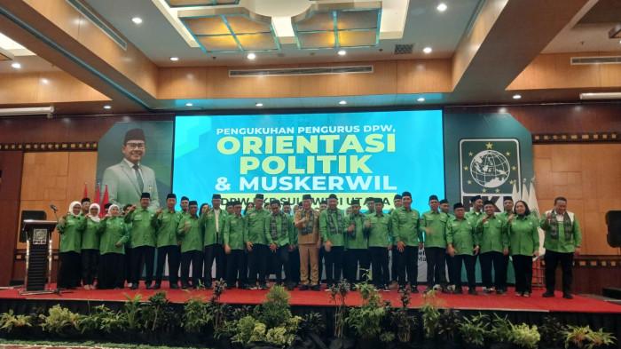 PKB SULUT - Dewan Pengurus Wilayah Partai Kebangkitan Bangsa (DPW PKB) Sulawesi Utara menggelar pengukuhan pengurus, orientasi politik, serta musyawarah kerja wilayah (muskerwil) di Swiss-Belhotel Maleosan Manado, Senin (30/3/2026). Acara ini dihadiri Ketua DPP PKB Bidang Pengelolaan Organisasi, Legislatif, dan Eksekutif, Abdul Halim Iskandar; Wakil Ketua Komisi X DPR RI, Lalu Hadrian Ifani; Wakil Gubernur Sulut, Victor Mailangkay; Ketua DPW PKB Sulut, Yusra Alhabsyi; hingga Forkopimda Sulut.