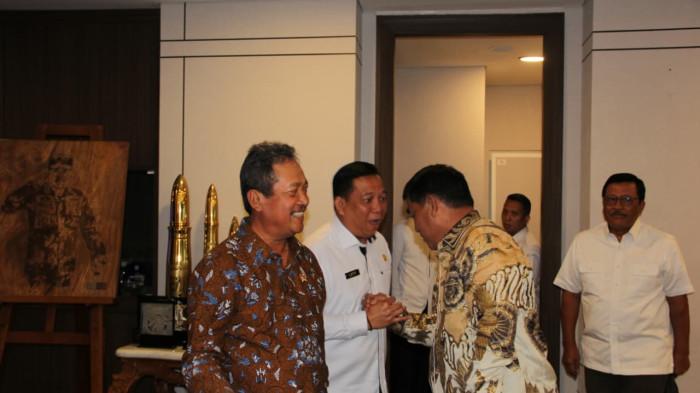 TEGAS - Pemprov Sulut bersama Kementerian Kelautan dan Perikanan Republik Indonesia (KKP) menyepakati komitmen bersama untuk memperkuat sinergi dalam pembangunan sektor kelautan dan perikanan di Bumi Nyiur Melambai.