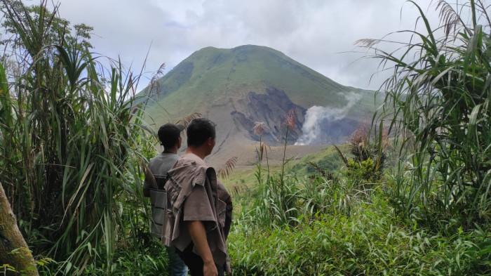 DITEMUKAN SELAMAT - Dua pemuda asal Kota Bitung yang sempat dilaporkan hilang kontak di kawasan Gunung Lokon, Kota Tomohon, Sulawesi Utara akhirnya ditemukan dalam keadaan selamat, Kamis (19/2/2026) siang.
