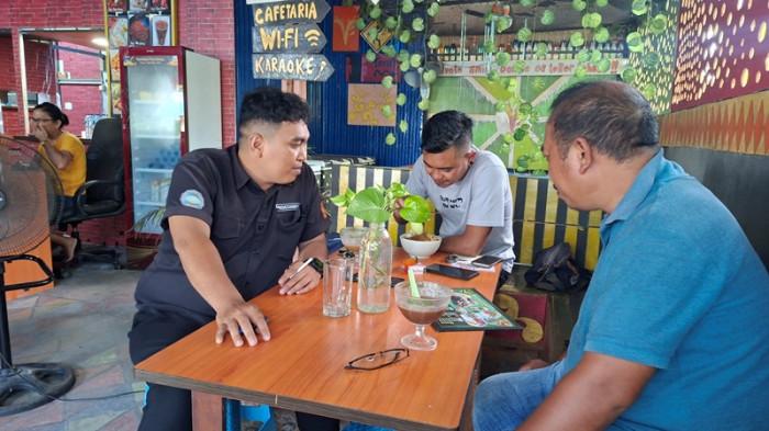 ES TELLER - Cafe Lord Es Teller yang berlokasi di Kelurahan Tona I, tepat di belakang Gedung SKB, menjadi salah satu tempat kuliner yang semakin dikenal masyarakat Tahuna, Kabupaten Kepulauan Sangihe, Provinsi Sulawesi Utara. Sejak berdiri pada tahun 2021, cafe ini telah menjadi pilihan banyak warga untuk menikmati makanan dan minuman yang segar serta suasana santai.