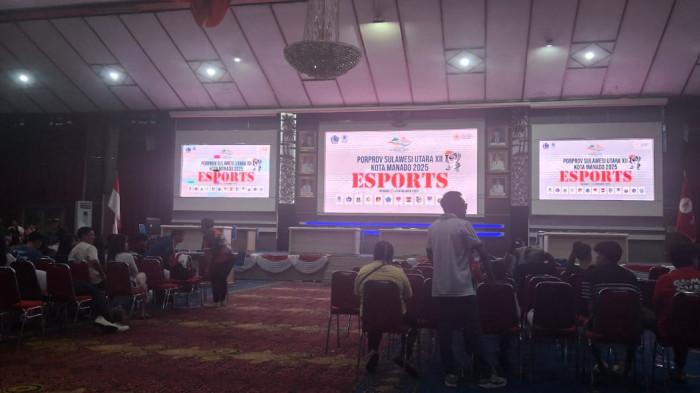 ESPORT PORPROV SULUT - Tim Manado sukses amankan medali emas e-Football dalam laga cabor esport Porprov Sulawesi Utara. Emas berhasil diraih Tim Manado setelah mengalahkan Tim Kabupaten Minahasa dengan skor 2-0 dalam laga final yang berlangsung di Aula Serbaguna, Pemkot Manado, Tikala Ares, Kota Manado, Sulawesi Utara, Minggu (23/11/2025). 
