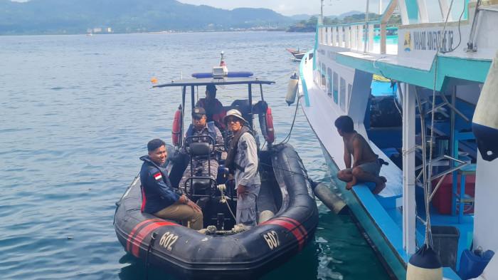 EVAKUASI: Evakuasi satu di antara 2 pemain jet ski yang terbalik di perairan teluk Manado ditemukan meninggal Selasa (4/11/2025) pukul 09.30 WITA. Korban meninggal bernama Ridwan Tola dan Wandy Haikal.