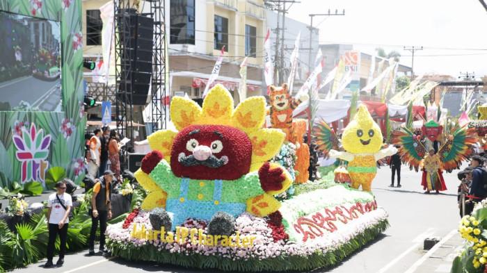 Foto Petrick Sasauw TIFF 2025 - Potret Float yang ikut partisipasi di TIFF 2025