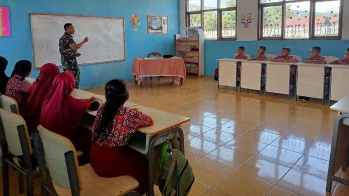 Gerakan Army Go To School Koramil 09 di SDN 1 Bolaang Bolmong, Ini yang Diajarkan