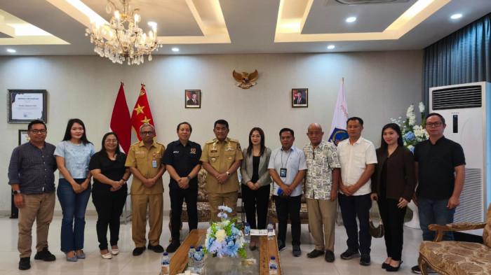 Gubernur Sulawesi Utara Yulius Selvanus Komaling (YSK asdgh