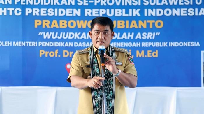Gubernur Sulawesi Utara Yulius Selvanus Komaling (YSK) asdghd