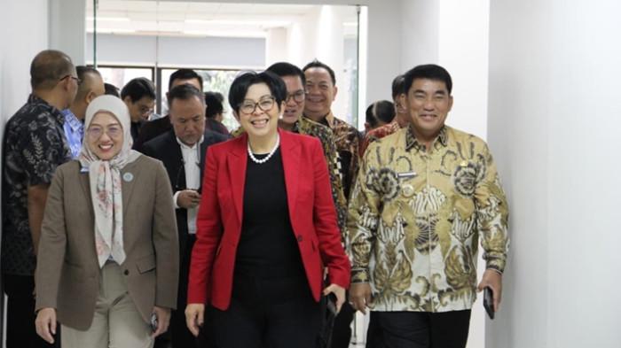 Gubernur Sulut Yulius Selvanus Komaling (YSK) di sela-sela tanda tangan kerja sama