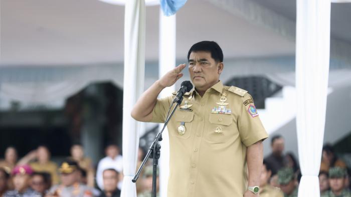 SEMANGAT: Gubernur YSK mengajak seluruh peserta apel bersyukur atas kesehatan dan perlindungan yang diberikan sehingga semua dapat hadir dan mengambil bagian dalam apel siaga tersebut