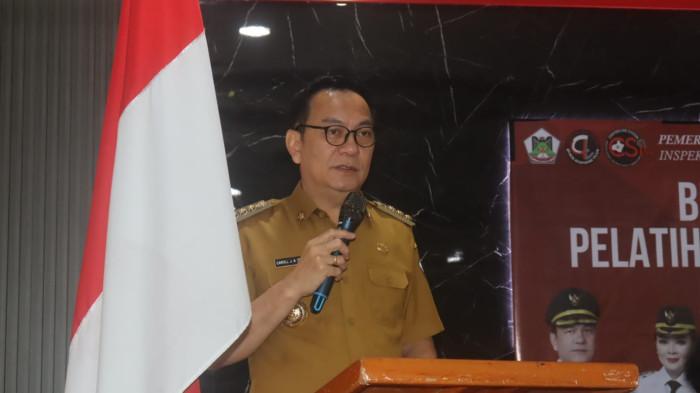 ‎HADIAH - Walikota Tomohon, Caroll Senduk. Caroll, yang juga menjabat sebagai Ketua Komite Olahraga Nasional Indonesia (KONI) Tomohon, memberikan apresiasi besar atas capaian yang diraih para atlet.