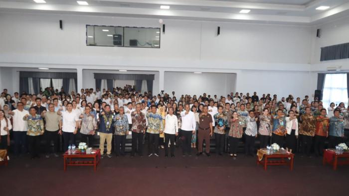 HADIR - Wakil Wali Kota Tomohon, Sendy G.A. Rumajar, menghadiri kegiatan Peluncuran.-023