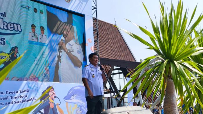 HADIRI - Gubenur Sulut Yulius Selvanus Komaling (YSK) membuka Festival Pulau Bunaken, yang digelar pada Rabu (22/10/2025) di kawasan wisata andalan Sulawesi Utara tersebut.