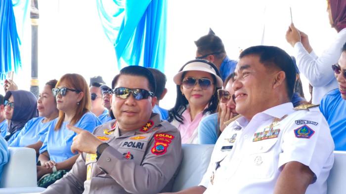 HADIRI - Gubenur Sulut Yulius Selvanus Komaling (YSK) membuka Festival Pulau Bunaken, yang digelar pada Rabu (22/10/2025) di kawasan wisata andalan Sulawesi Utara tersebut.