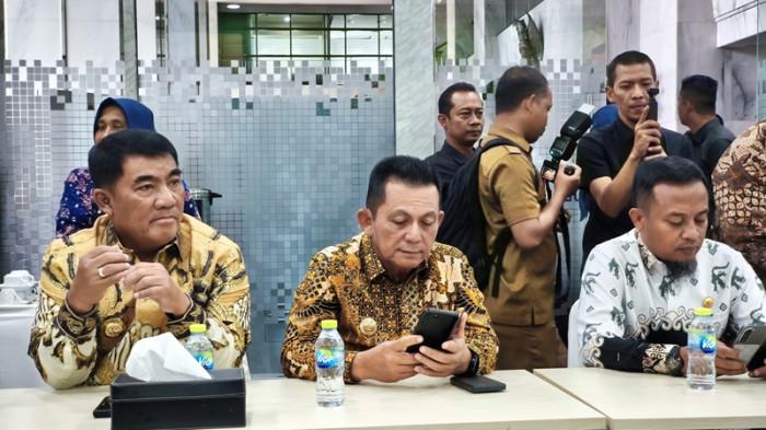 HADIRI UNDANGAN - Gubernur Sulawesi Utara HJKGHK808909808