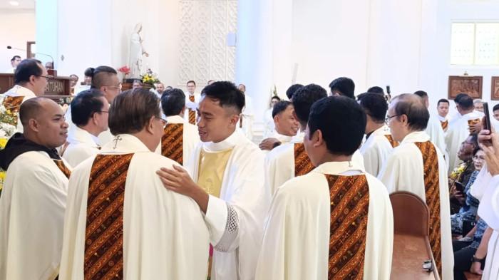 IMAM - Pentahbisan 10 Imam Katolik Keuskupan Manado di Gereja Hati Tersuci Maria Katedral Manado, Sabtu 18 April 2026.