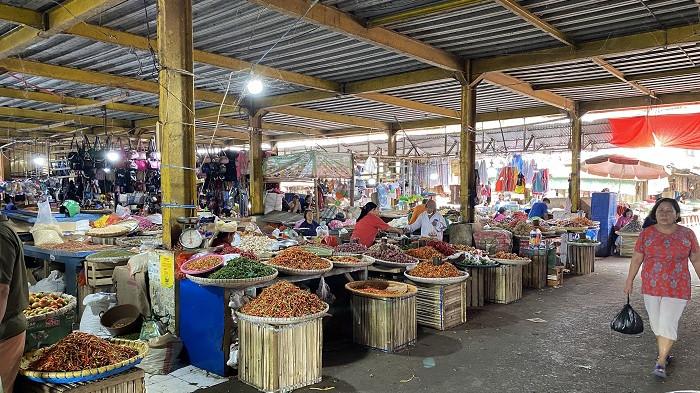 INFO HARGA - Suasana di Pasar Beriman Kota Tomohon, Sulawesi Utara, Senin (3/11/2025). 