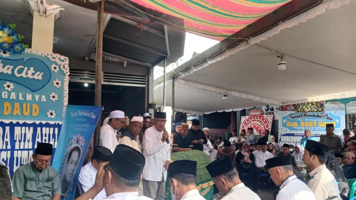 PEMAKAMAN - Ibadah pemakaman politisi senior Manado, Boby Daud, digelar di rumah duka di Lingkungan 3 Kelurahan Karame, Kecamatan Singkil, Kota Manado, Sulawesi Utara, Rabu (8/4/2026).