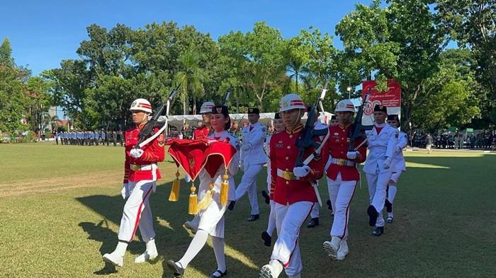 Inaya Liwoso dipercayakan menjadi pembawa baki Paskibraka Sulut 2025