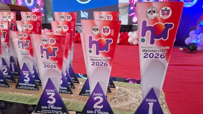 PEMENANG - Cloaing ceremony. Inilah suasana closing ceremony Hari Persatuan Remaja (HPR) Sinode GMIM di Pendopo Kantor Bupati Minahasa Utara Kelurahan Airmadidi Atas Kecamatan Airmadidi. Sekaligus dengan penyerahan hadiah lomba.