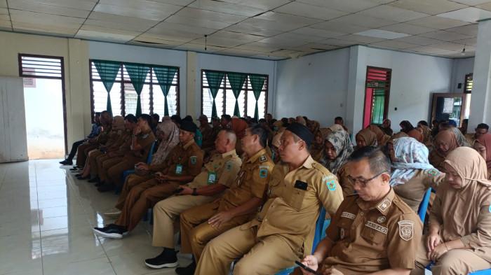 KAMTIBMAS - Kapolsek Lolayan, AKP Johan Atang, S.H, S.Th, M.A, M.Pd, menghadiri Rapat Koordinasi Kecamatan (Rakorcam) di Aula Kantor Kecamatan Lolayan pada Senin (09/03/2026).