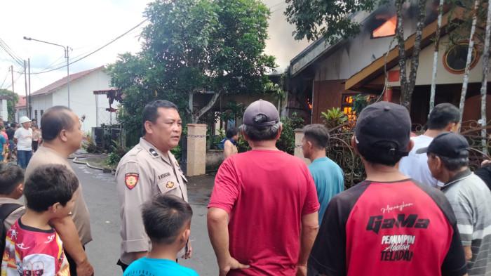KEBAKARAN - Kebakaran rumah warga terjadi di Kelurahan Woloan Dua, Lingkungan XI, Kota Tomohon, Sulawesi Utara, Jumat (12/6/2026) siang.