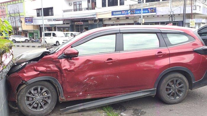 Mobil Merah Maron yang Alami Kecelakaan di Kotamobagu Masih di TKP, Polisi Upayakan Evakuasi
