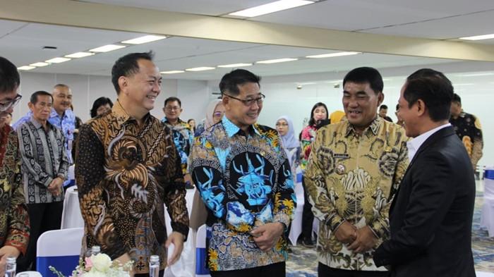 KERJA SAMA - Gubernur Sulut Yulius Selvanus Komaling (YSK)