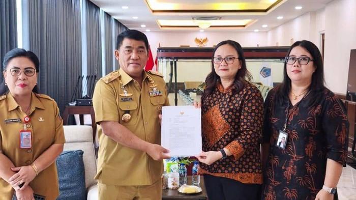 KUNJUNGAN - Gubernur Sulawesi Utara Yulius Selvanus Komaling (YSK) asgdkg
