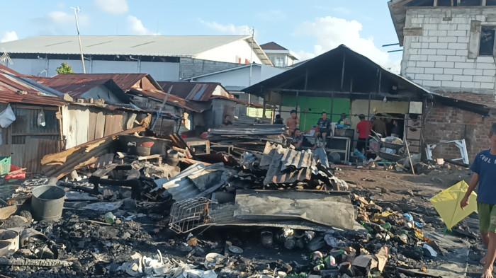 KERUGIAN - Kebakaran 14 rumah di Lorong KUA, Kelurahan Singkil Satu, kecamatan Singkil, kota Manado, Sulawesi Utara.