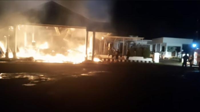 Kebakaran landa teras rumah jabatan bupati sangihe.