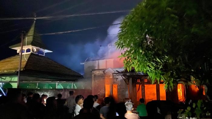 Breaking News: Kebakaran di Desa Toluaya Bolsel, Warga Protes Pemadan Terlambat ke TKP