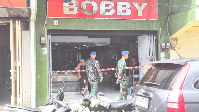 GELEDAH - Kejati Sulut melakukan penggeledahan terhadap empat toko emas di Manado dan Kotamobagu, Senin (2/3/2026). Dalam penggeledahan tersebut, penyidik menemukan sejumlah barang bukti penting.