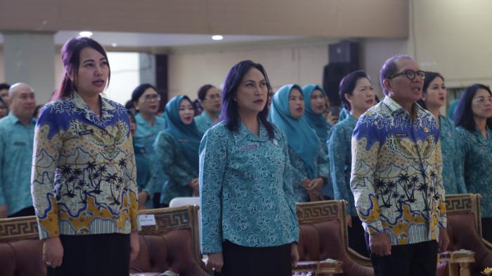 KINERJA: Ketua Tim Penggerak PKK Provinsi Sulawesi Utara, Ny. Anik Yulius Selvanus, resmi membuka Kegiatan Temu Kader TP PKK Kabupaten/Kota se-Sulawesi Utara.