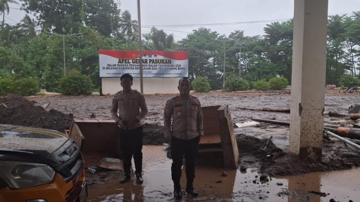 BANJIR BANDANG - Kondisi Mapolres Sitaro, Kelurahan Paseng, Siau Barat, Sitaro, Sulawesi Utara, pasca bencana banjir bandang, Rabu (7/1/2026).