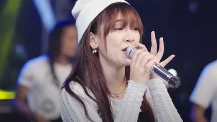 Chord Gitar Sadar Posisi dari Happy Asmara : Remuk Atiku Nompo Layang