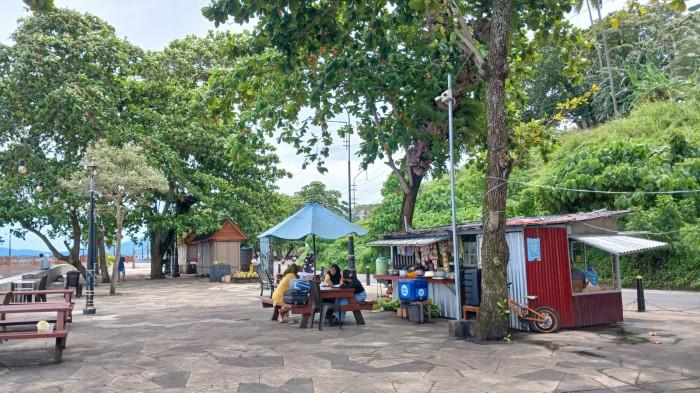 MBW - Suasana Malalayang Beach Walk Manado, Sulawesi Utara, Minggu (22/