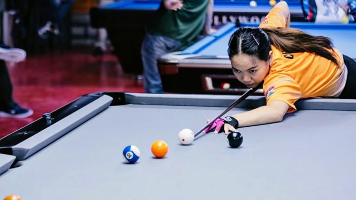 MEDALI PERUNGGU - Atlet putri cabang olahraga (Cabor) billiard Vici Adelina Wawointana meraih medali perunggu untuk kontingen Kabupaten Minahasa Tenggara (Mitra) di ajang Porprov Sulut tahun 2025 di Manado. Dalam pertandingan Vici Wawointana mengalahkan atlet utusan Kota Manado yang sebenarnya sudah cukup berpengalaman di Puslat POBSI Sulut.