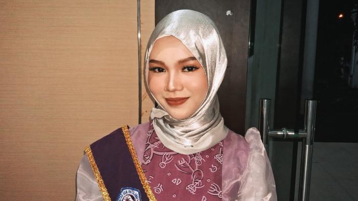 Mahasiswa Fakultas Ilmu Budaya (FIB) Universitas Sam Ratulangi (Unsrat), Annisa Latado