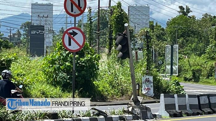 TKP - Kecelakaan lalu lintas terjadi di Jalan A.A. Maramis, Kelurahan Kairagi II, Kecamatan Mapanget, Kota Manado, Provinsi Sulawesi Utara (Sulut), Jumat (24/10/2025) pagi. Mobil minibus Toyota Fortuner berwarna putih dengan nomor polisi DB 1713 QM mengalami kecelakaan tunggal.