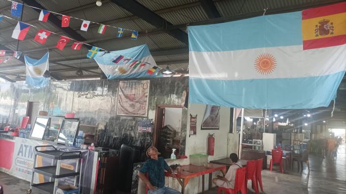 Cafe Rustam di Pasar Bersehati Manado Bernuansa Argentina Jelang Piala Dunia 2026
