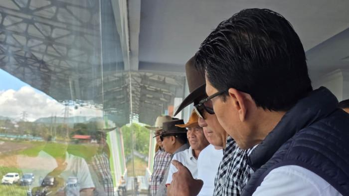 PACUAN KUDA - Gubernur Sulawesi Utara, Yulius Selvanus Komaling (YSK) LOR2
