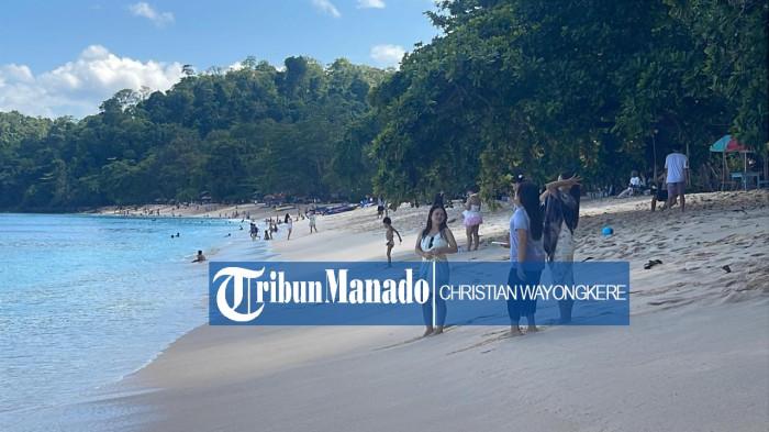 PANTAI PAL - Suasana Pantai Paal di Desa Marinsow Kecamatan Likupang Timur Kabupaten Minahasa Utara, Sulawesi Utara, saat tanggal merah atau libur Nasional. Pantau Paal nampak kurang pengunjung.