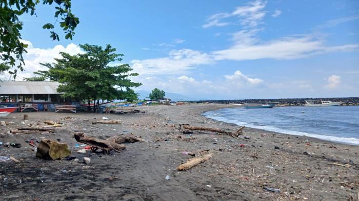 PANTAI - Suasana Pantai Karangria, Manado, Sulawesi Utara, Jumat (16/