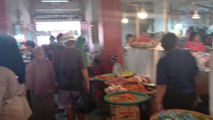 PASAR BERSEHATI - Suasana Pasar Bersehati, Manado, Sulawesi Utara, Jumat (27/2/2026). Berikut harga bahan pangan hari ini.