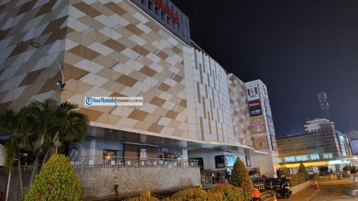 PASCAKEBAKARAN - Kondisi Megamall Manado, Senin 18 Mei 2026 malam. Pusat perbelanjaan ini belum beroprasi pasca dilanda kebakaran Sabtu 16 Mei 2026 malam.