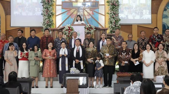 PEJABAT - Wali Kota Tomohon Caroll Senduk sampaikan makna Paskah.