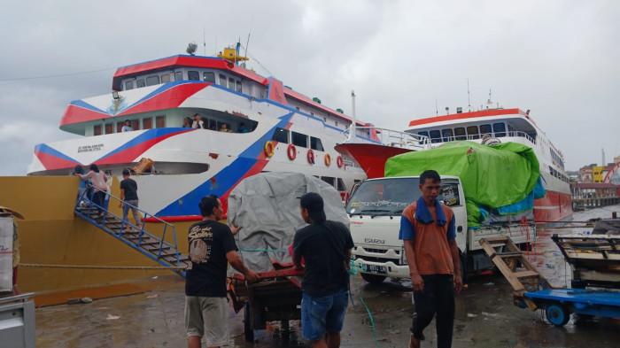 PELABUHAN MANADO - Aktivitas di Pelabuhan Manado, Sulawesi Utara. Berikut jadwal kapal dari Pelabuhan Manado, Rabu (4/2/2026).